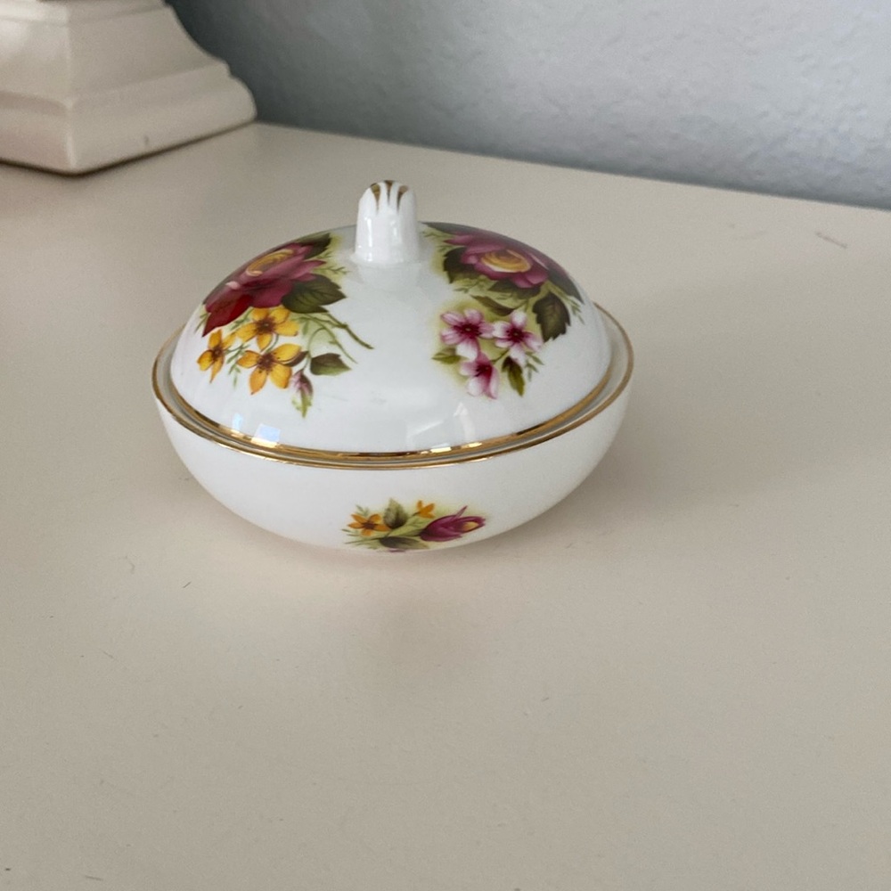 Royal Sutherland China Trinket dish with lid
